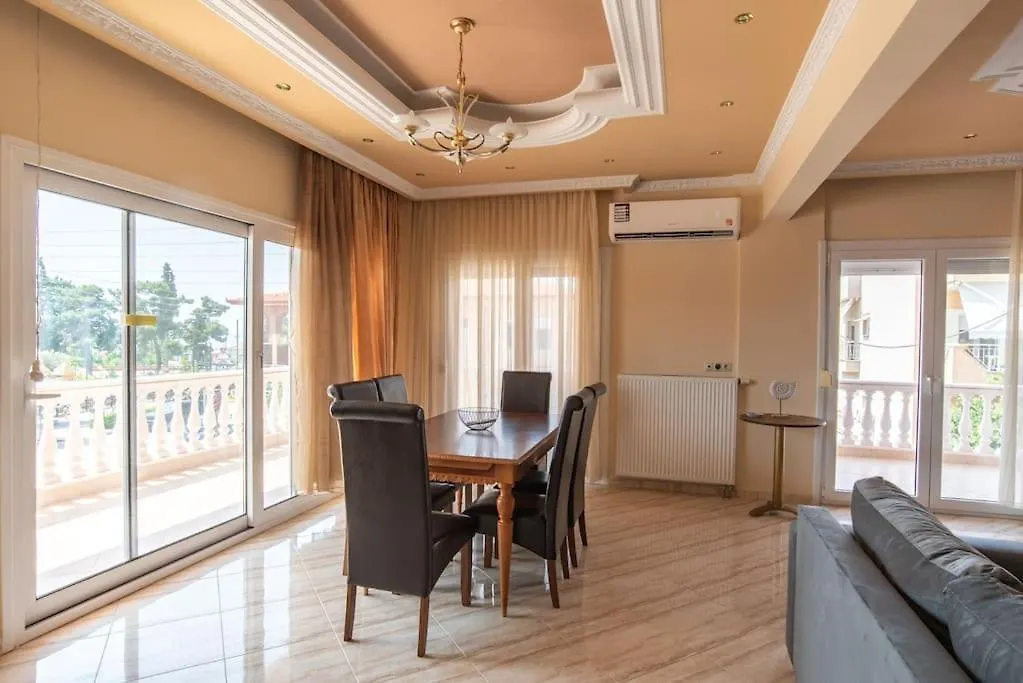 ניאה אירקליה 3 Bedrooms Luxury Apartment